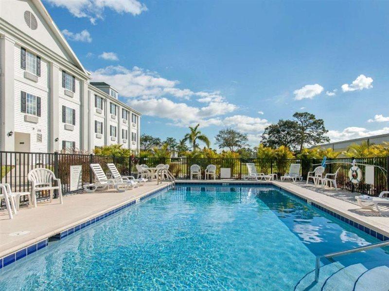 Quality Inn Palm Bay - Melbourne I-95 Bagian luar foto